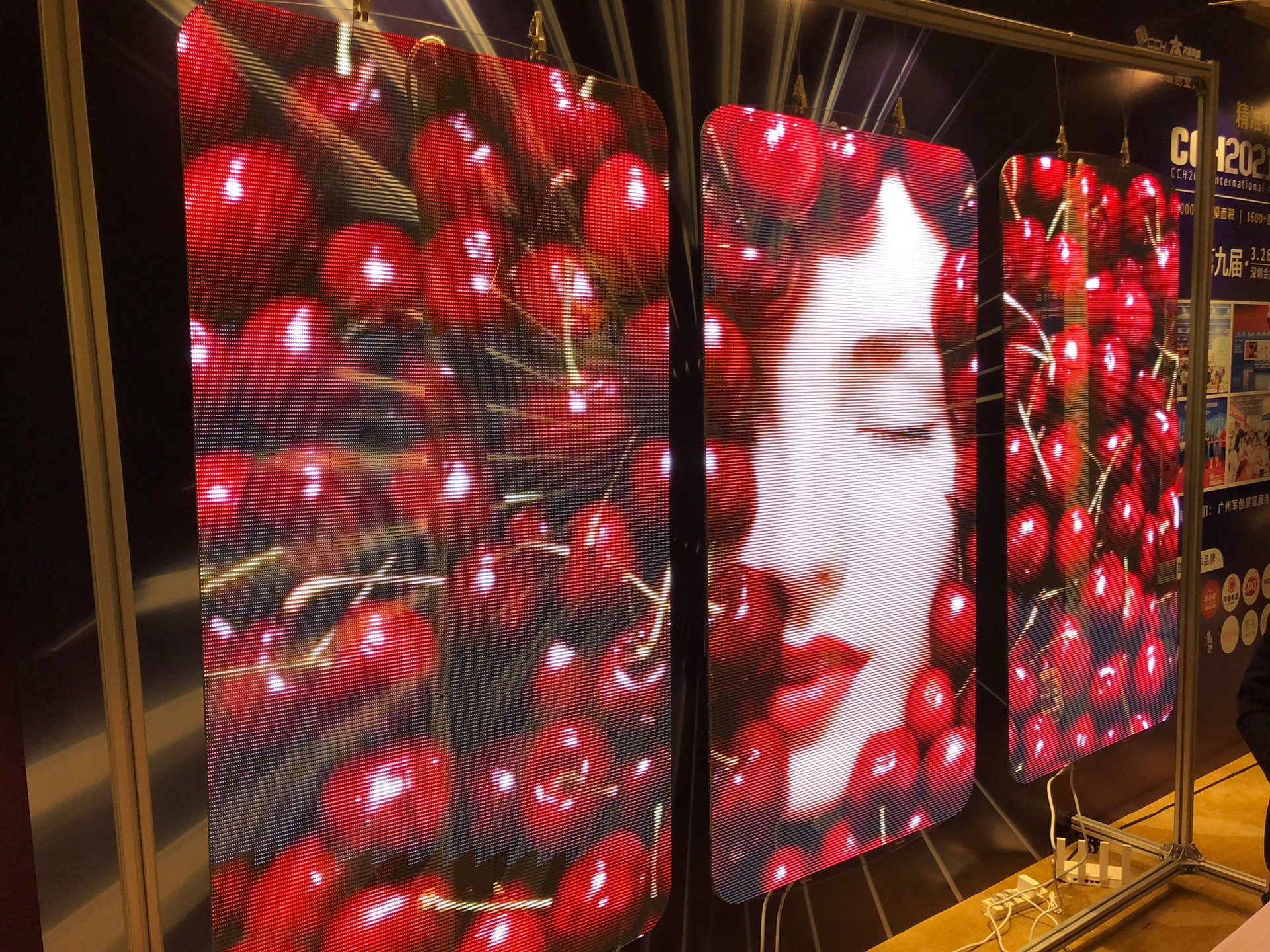 某會所透明一體機